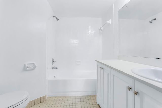 210 Lake Pointe Drive 103, Oakland Park, FL 33309