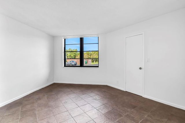 210 Lake Pointe Drive 103, Oakland Park, FL 33309