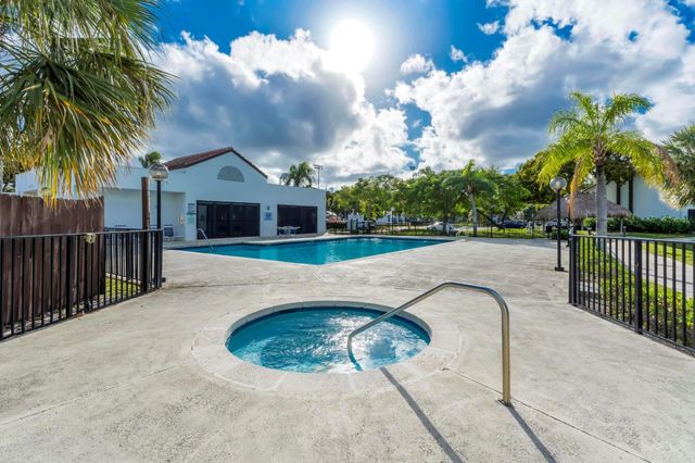 210 Lake Pointe Drive 103, Oakland Park, FL 33309