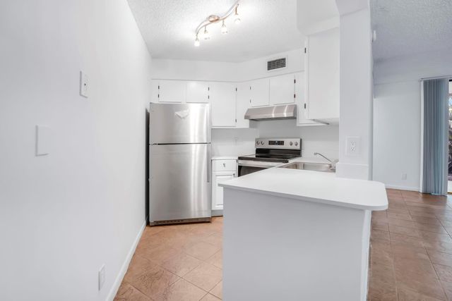 210 Lake Pointe Drive 103, Oakland Park, FL 33309