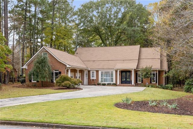 8900 River Trace Drive, Johns Creek, GA 30097