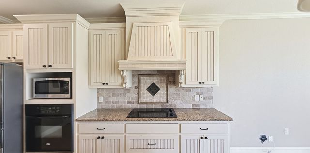 608 Donna Circle, Granbury, TX 76049