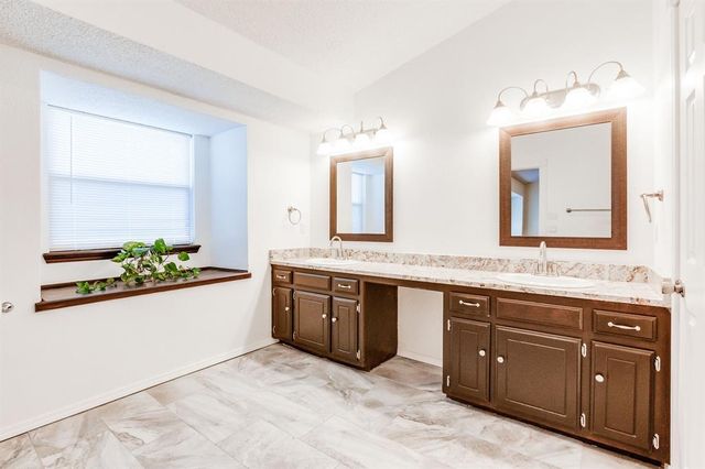 11921 Blue Moon Avenue, Oklahoma City, OK 73162