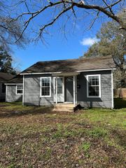 509 Lundy Street, El Campo, TX 77437