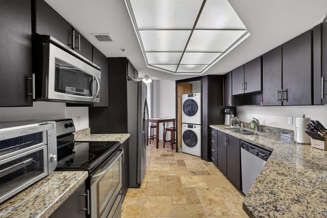 5200 N Ocean Drive 1004, Singer Island, FL 33404