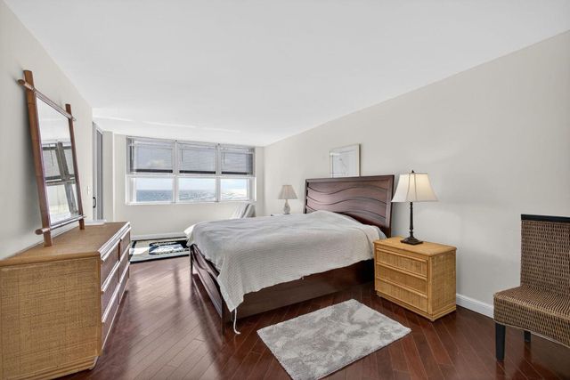 5200 N Ocean Drive 1004, Singer Island, FL 33404