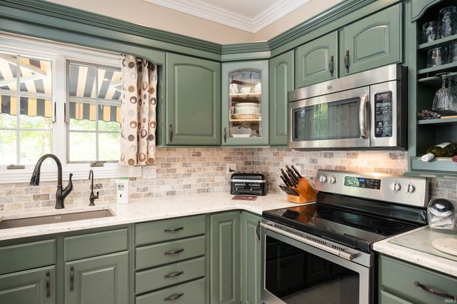 281 Creekside Court, Hartford City, IN 47348