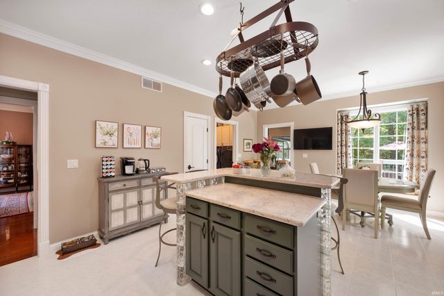 281 Creekside Court, Hartford City, IN 47348