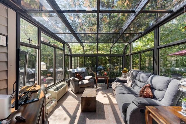 281 Creekside Court, Hartford City, IN 47348