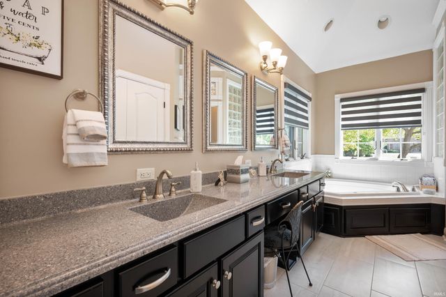 281 Creekside Court, Hartford City, IN 47348