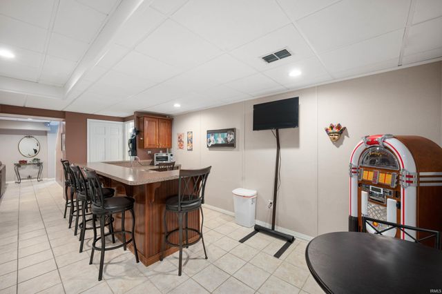 281 Creekside Court, Hartford City, IN 47348