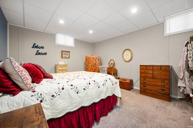 281 Creekside Court, Hartford City, IN 47348