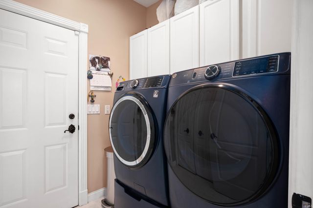 281 Creekside Court, Hartford City, IN 47348