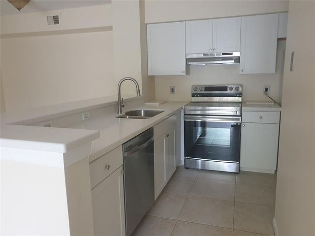 520 S Park Road 18-12, Hollywood, FL 33021