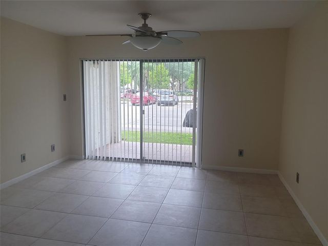 520 S Park Road 18-12, Hollywood, FL 33021