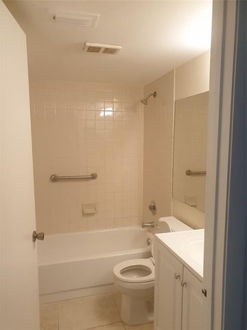 520 S Park Road 18-12, Hollywood, FL 33021