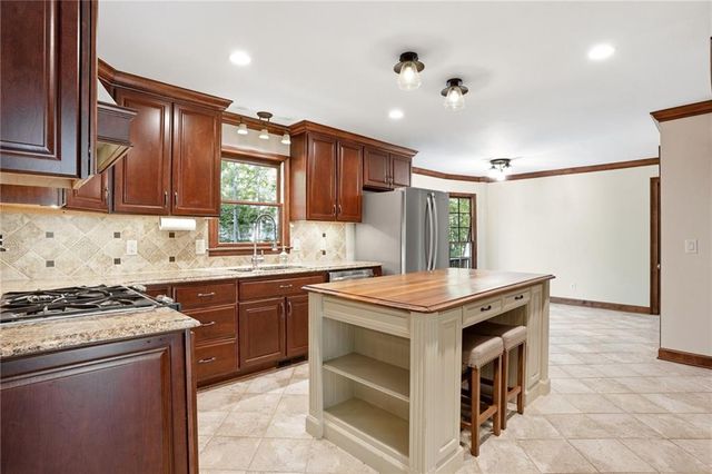 210 Woodrill Way, Atlanta, GA 30350