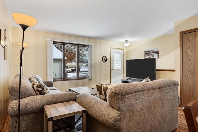 917 10th AVENUE N, Onalaska, WI 54650