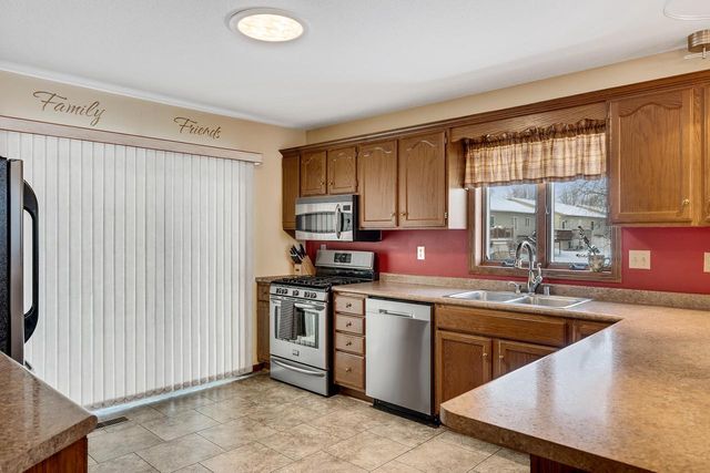 917 10th AVENUE N, Onalaska, WI 54650