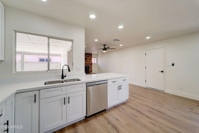 5619 W HARTFORD Avenue, Glendale, AZ 85308