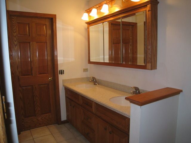 706 N Point Drive, Schaumburg, IL 60193