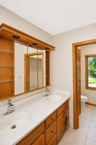 706 N Point Drive, Schaumburg, IL 60193