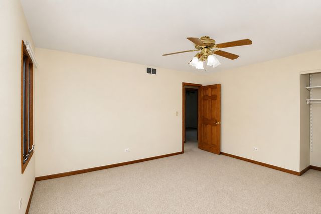 706 N Point Drive, Schaumburg, IL 60193