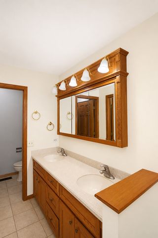 706 N Point Drive, Schaumburg, IL 60193