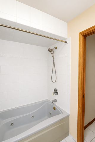 706 N Point Drive, Schaumburg, IL 60193