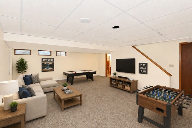 706 N Point Drive, Schaumburg, IL 60193