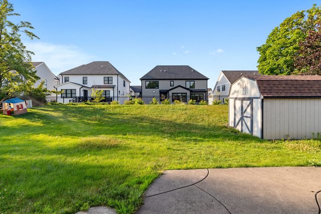 706 N Point Drive, Schaumburg, IL 60193
