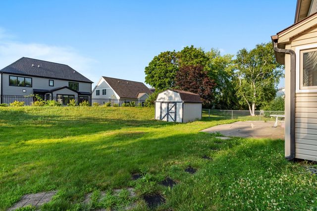 706 N Point Drive, Schaumburg, IL 60193
