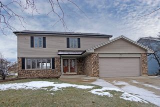 706 N Point Drive, Schaumburg, IL 60193