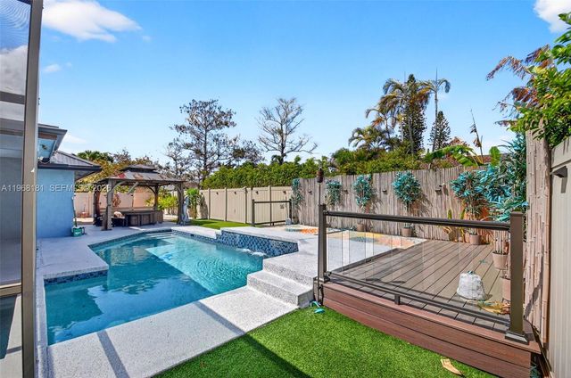 13808 Geranium Pl, Wellington, FL 33414