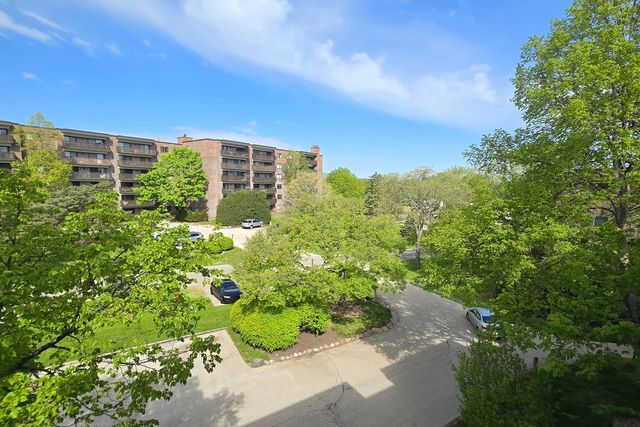 917 Vose Drive 411, Gurnee, IL 60031