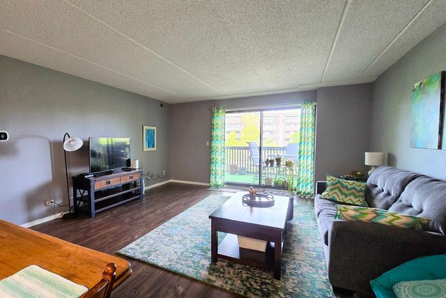 917 Vose Drive 411, Gurnee, IL 60031