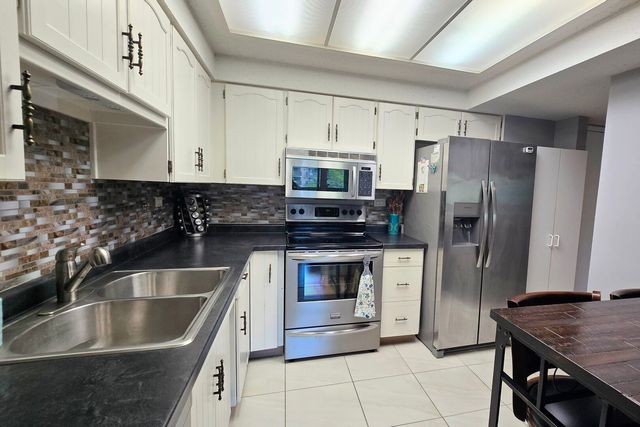 917 Vose Drive 411, Gurnee, IL 60031