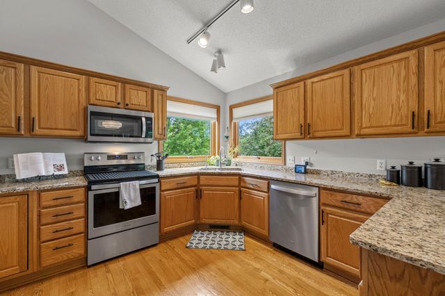 10791 Alberton Way, Inver Grove Heights, MN 55077