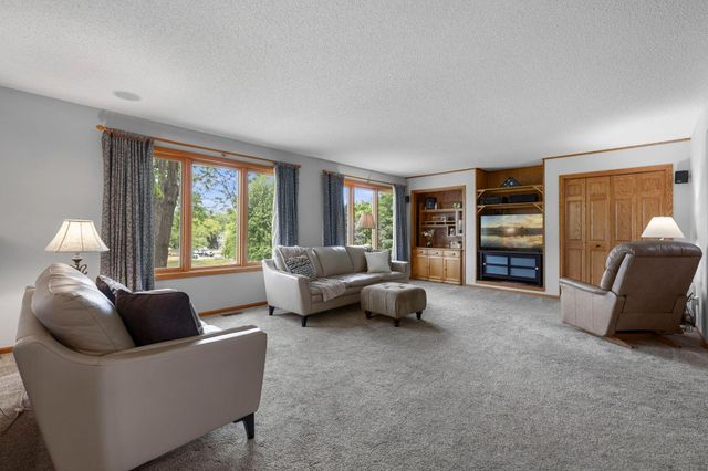 10791 Alberton Way, Inver Grove Heights, MN 55077