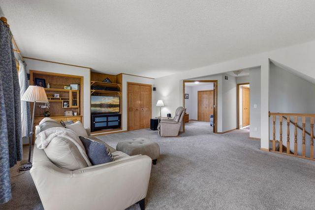 10791 Alberton Way, Inver Grove Heights, MN 55077