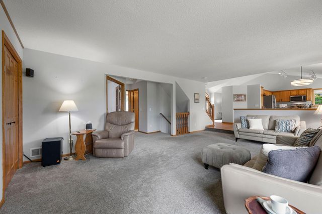 10791 Alberton Way, Inver Grove Heights, MN 55077