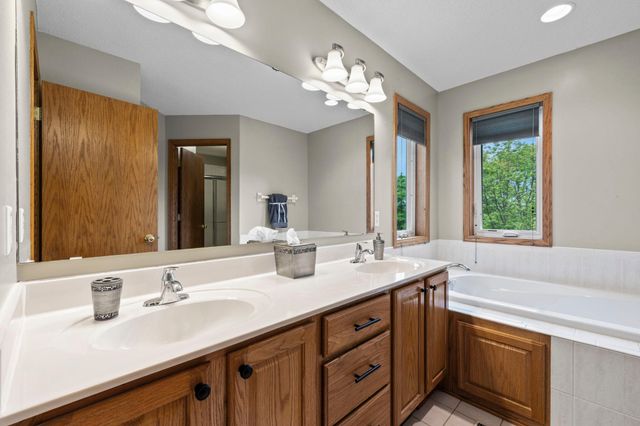 10791 Alberton Way, Inver Grove Heights, MN 55077