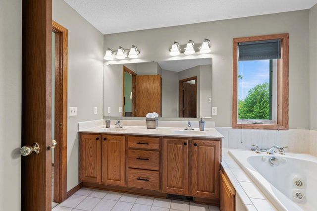 10791 Alberton Way, Inver Grove Heights, MN 55077