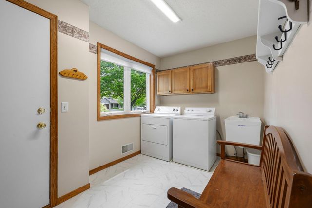 10791 Alberton Way, Inver Grove Heights, MN 55077
