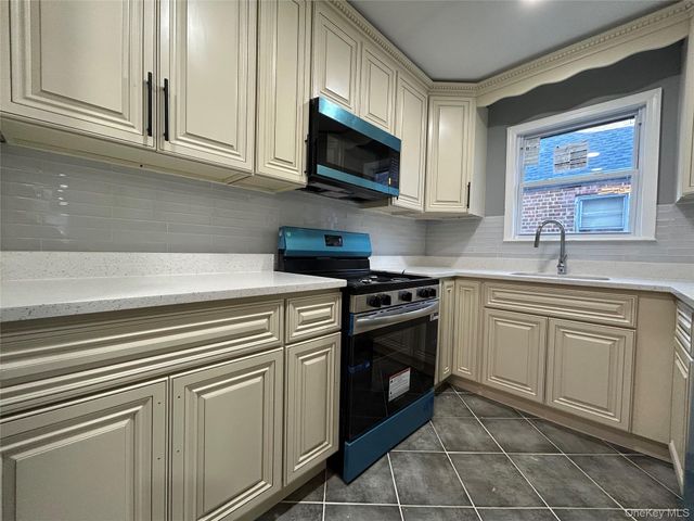 177 Roberta, Valley Stream, NY 11580