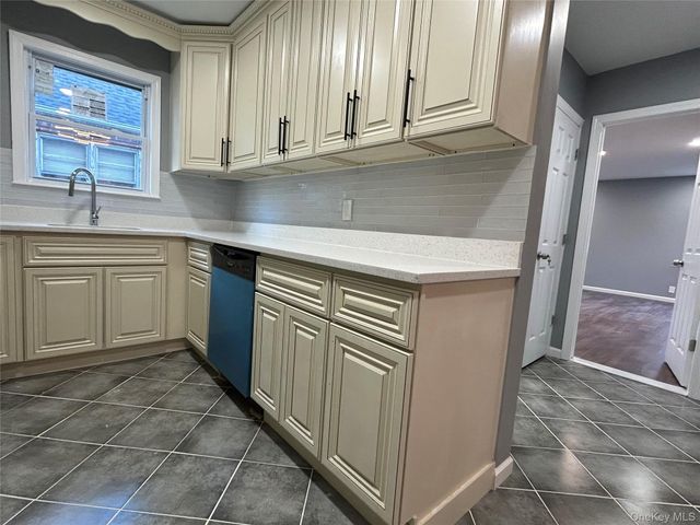 177 Roberta, Valley Stream, NY 11580