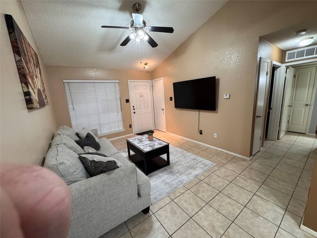 1015 E Yager LN 172, Austin, TX 78753