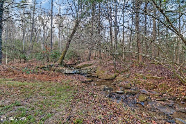 694 Meridian Rd, Crossville, TN 38555