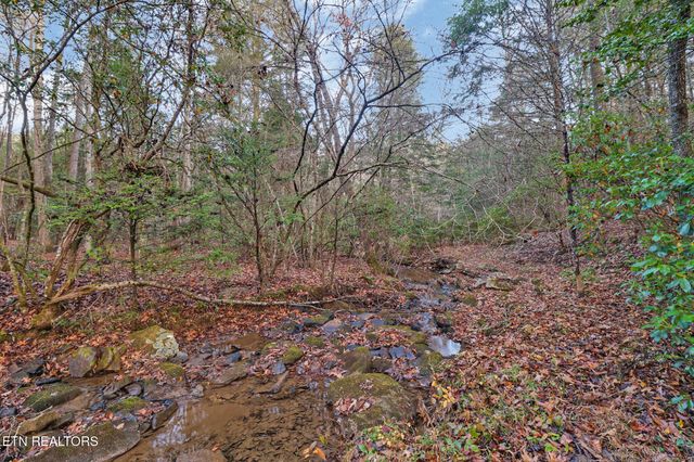 694 Meridian Rd, Crossville, TN 38555