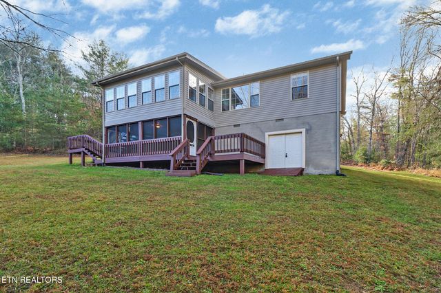 694 Meridian Rd, Crossville, TN 38555